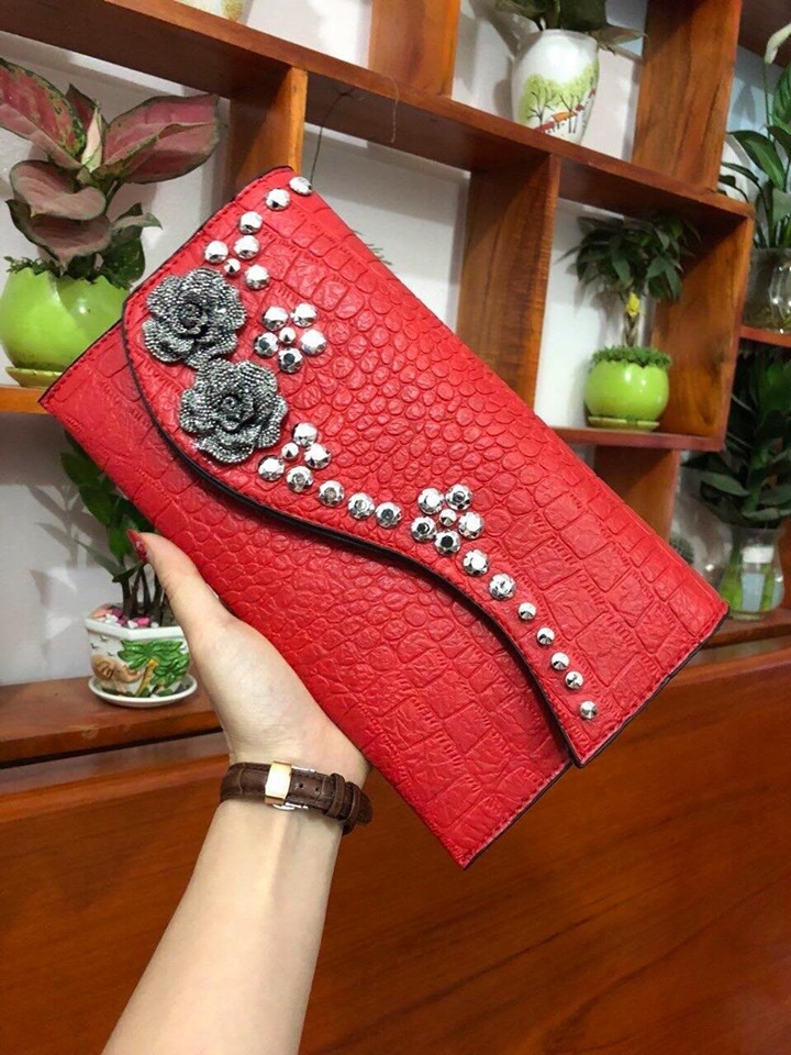 Ví Cluth Cầm Tay Da Mềm Đính Hoa Đá Lượn Sóng