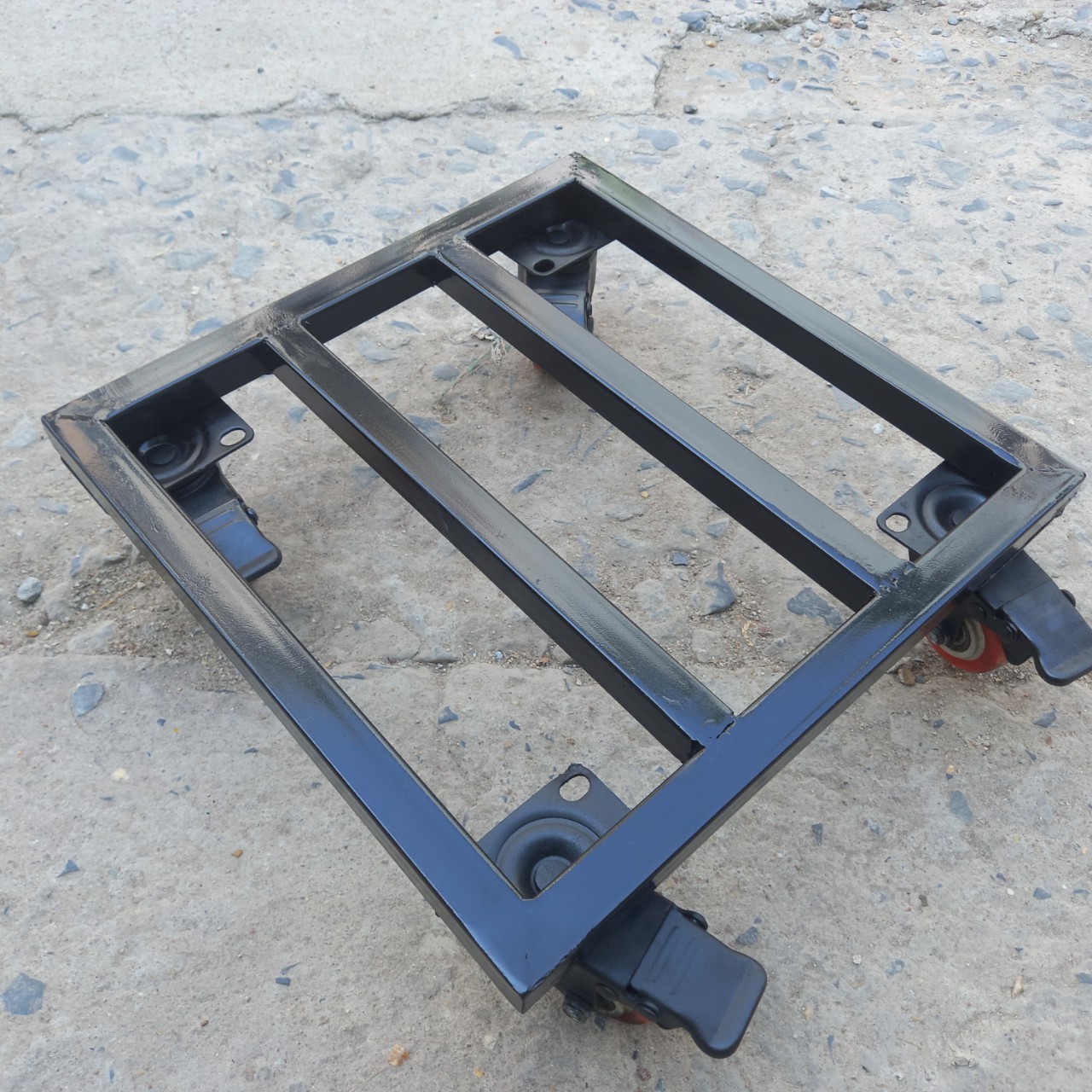  Kệ để chậu cây có bành xe đa năng - Đế lót chậu cây có bánh xe sơn bọc nhựa 