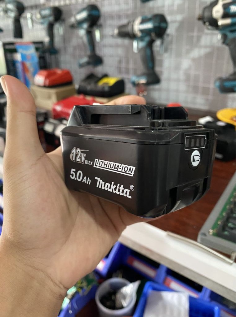 Pin đóng makita trượt 12v max 4.0ah 5.0ah 6.0ah 6cell lion có báo pin, nhận sạc zin. tminn shop