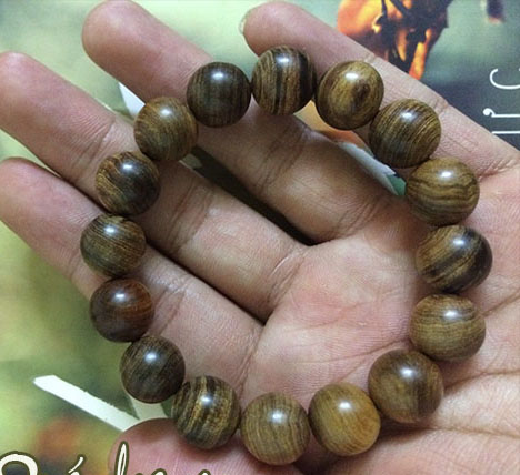 Vòng tay gỗ bách xanh chìm nước thơm mát đủ size
