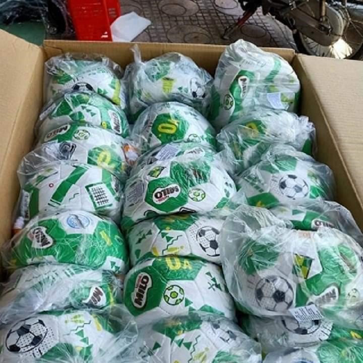 Bóng đá cho bé. hàng km của milo.