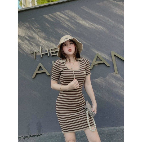 Đầm body kẻ ngang cổ chữ U trẻ trung