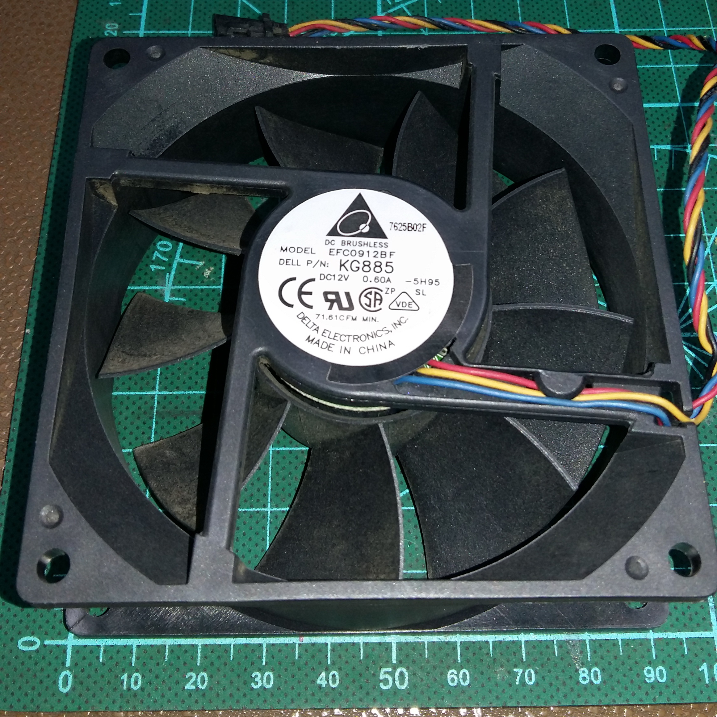 Quạt không chổi than (brushless DC), kích thước 90x90mm, điện áp 12V/0.4-0.6A
