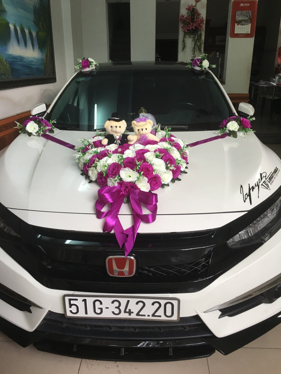 Hoa cưới xe dâu mẫu trái tim HOA HỒNG tím xen trắng gồm 12 chi tiết hoa đế nam châm cam kết hình thật 100%