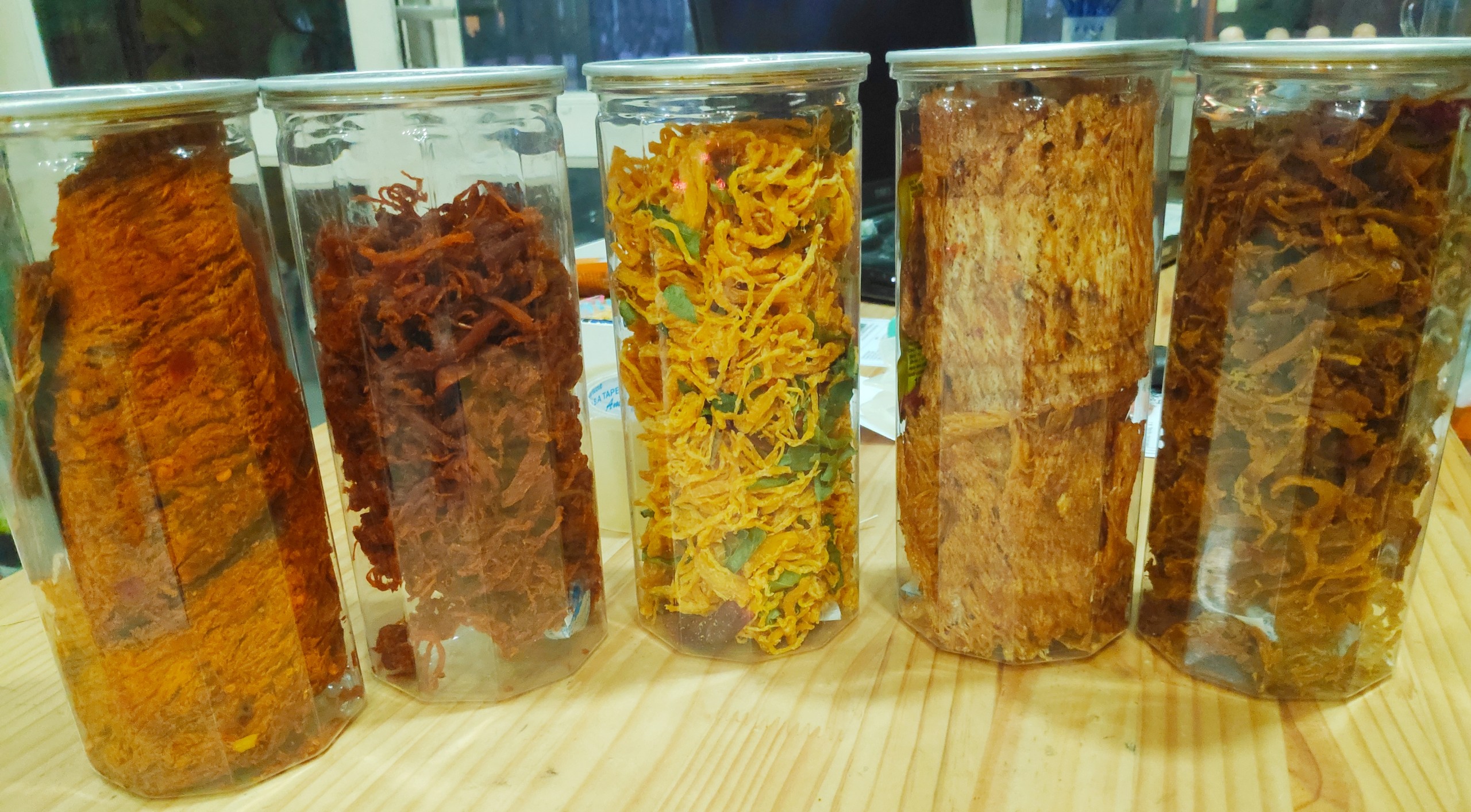 Combo khô ăn liền quà tết khô bò, khô gà, khô mực hũ cao cấp 300g