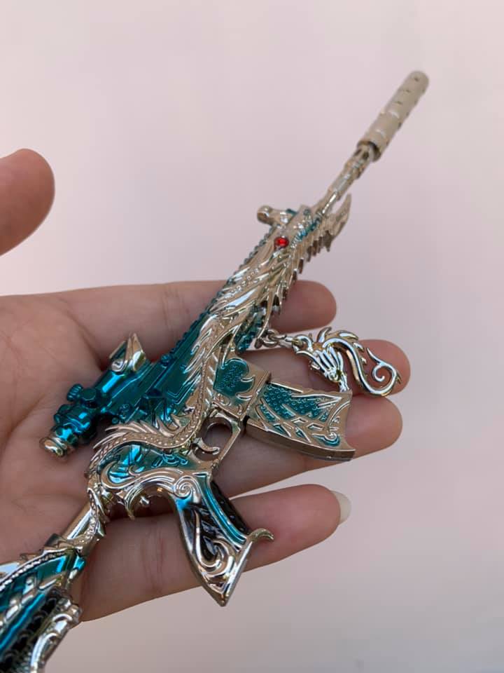 Móc khóa mô hình M416 màu xanh và chảo rồng xanh - Tặng đế - One Piece - Baystore