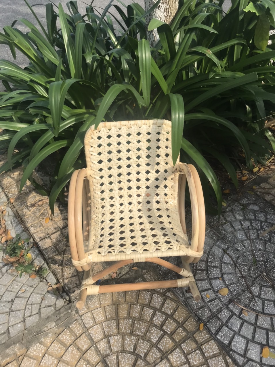 Ghế đan mắt cáo tinh tế sắc nét dành cho bé dài toàn ghế 60 cm rộng 40 cm