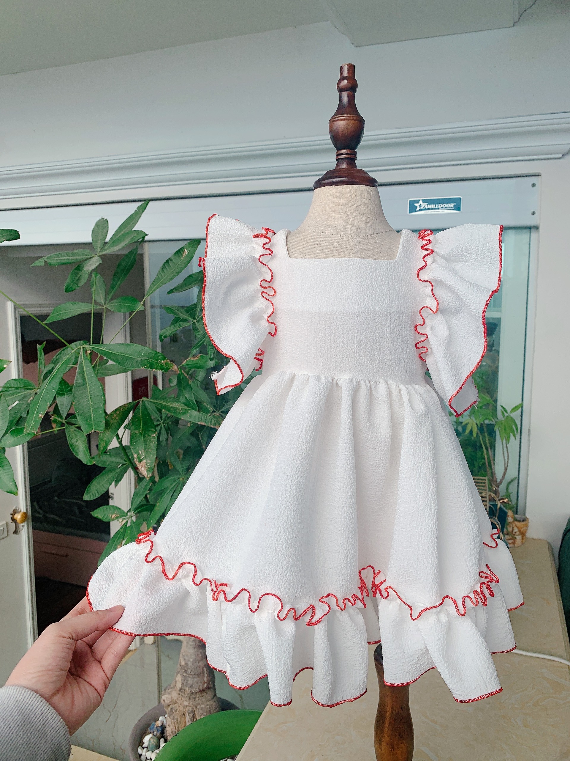 Đầm thiết kế cho bé