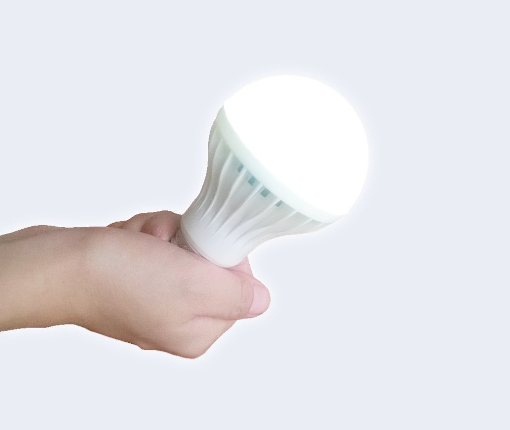 [HCM]Bóng đèn LED 12W sáng khi chạm tay có chuôi vặn