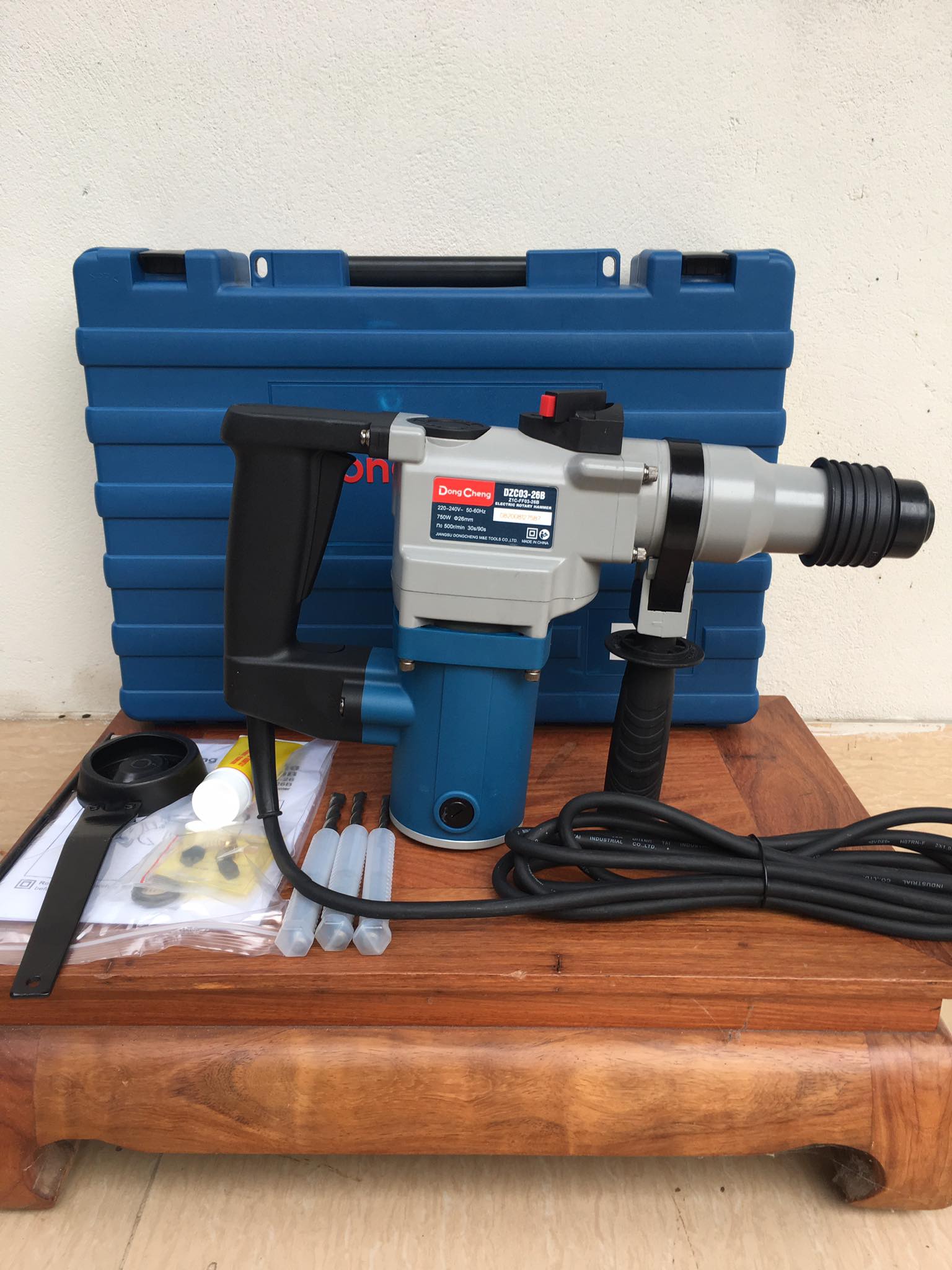 Máy vừa khoan và đục bê tông Dongcheng DZC03-26B