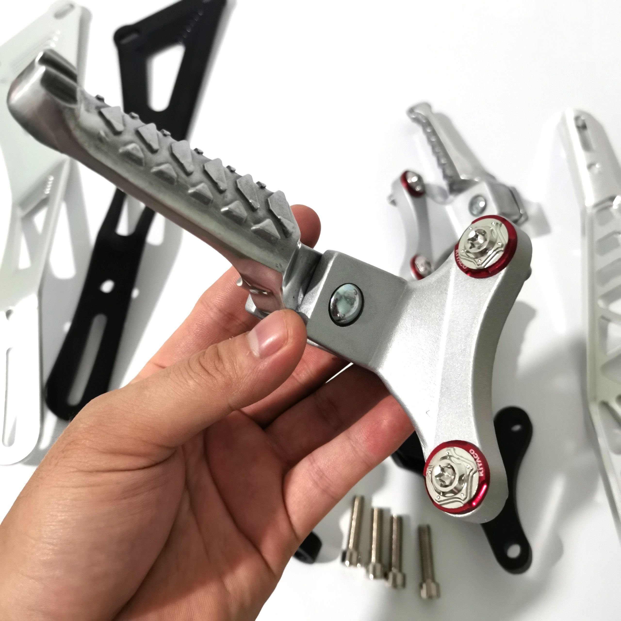 Gác Chân Maylay Ex 150 Ex155 Tekegawa Pat Treo Pô Ex 150 Nhôm CNC Nhẹ Bền Chống Rung kèm Ốc Salaya Long Đền Nhôm Đỏ