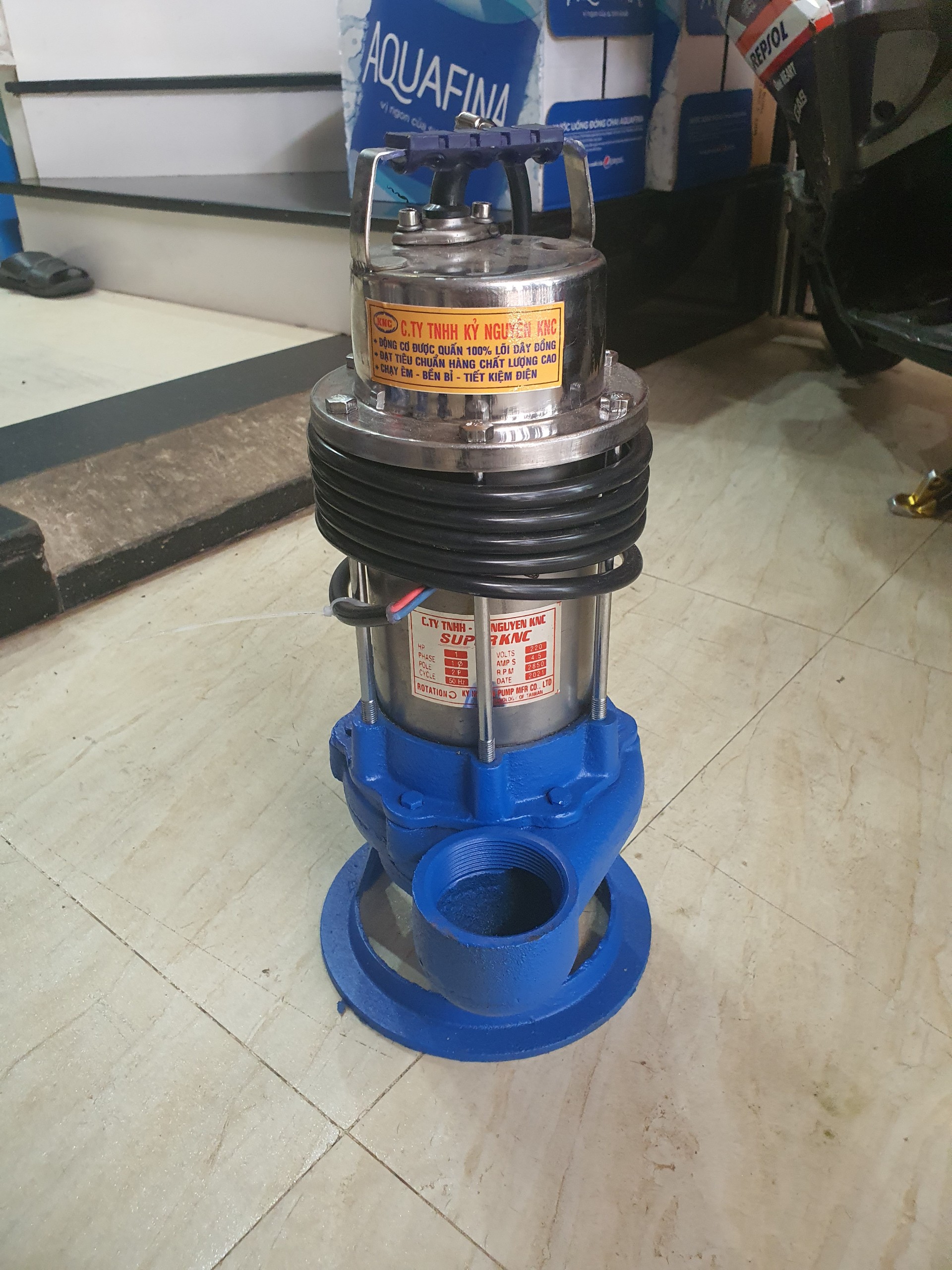Bơm chìm 1hp chân kiềng hút bùn , họng ống 60