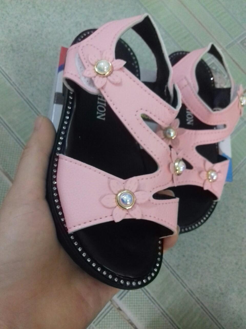 Sandal bé gái, thiết kế điệu đà, phong cách dễ thương