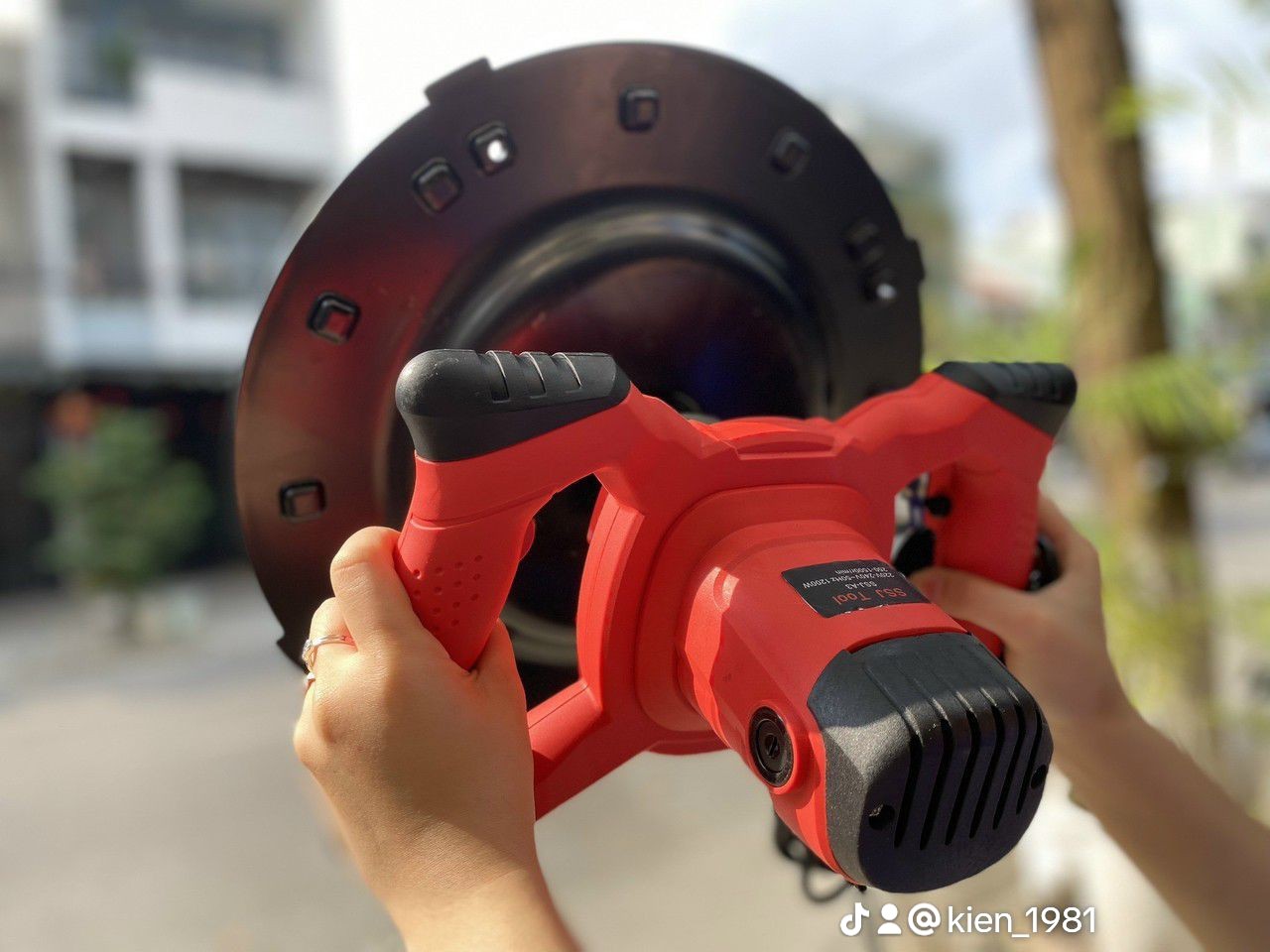 Máy xoa vữa, xoa hồ, trát tường yingling công xuất 1600w, máy xoa tường 2 tay cầm phi 380mm công suất 1600w . bảo hành 6 tháng .