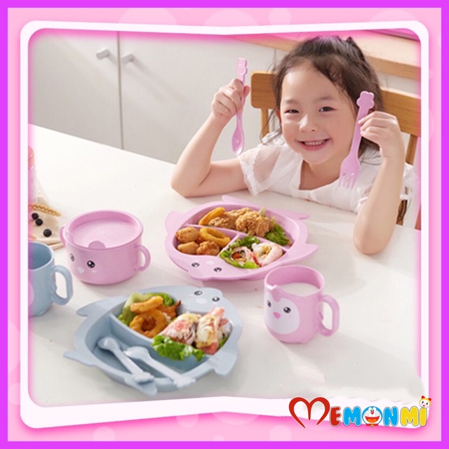Khay ăn dặm lúa mạch hình chim cánh cụt hồng kèm thìa dĩa