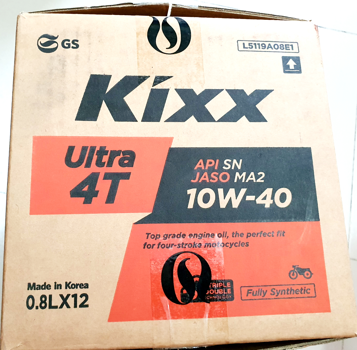 Thùng 12 chai nhớt tổng hợp xe số Kixx Ultra 10W40 800ML.Sản xuất tại Hàn Quốc