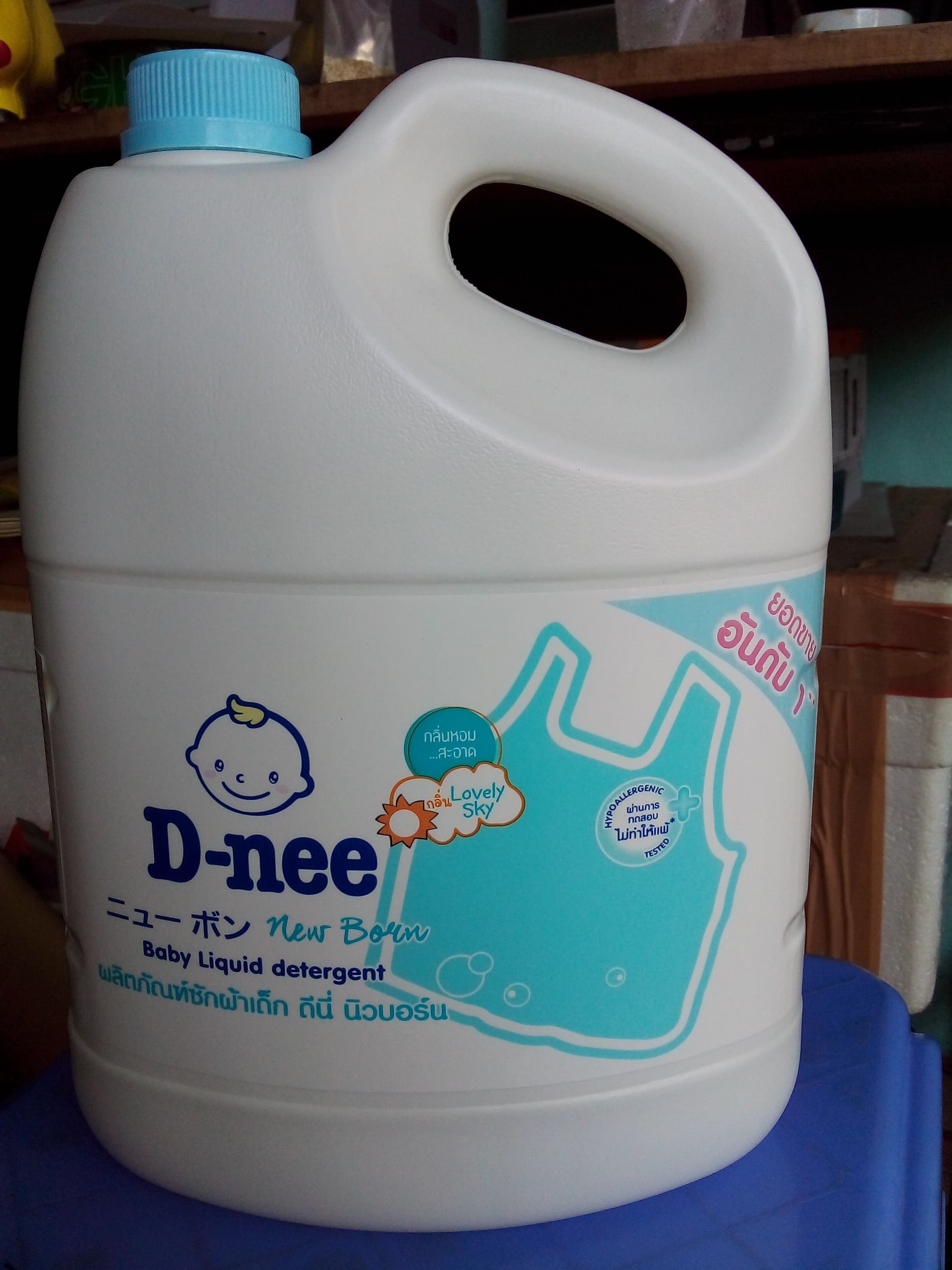 Nước giặt dnee 3000ml Thái lan