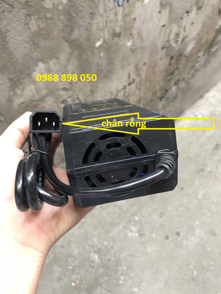 SẠC 48V 12AH XE ĐIỆN GIANT CHÂN CHỤP HÀNG CAO CẤP