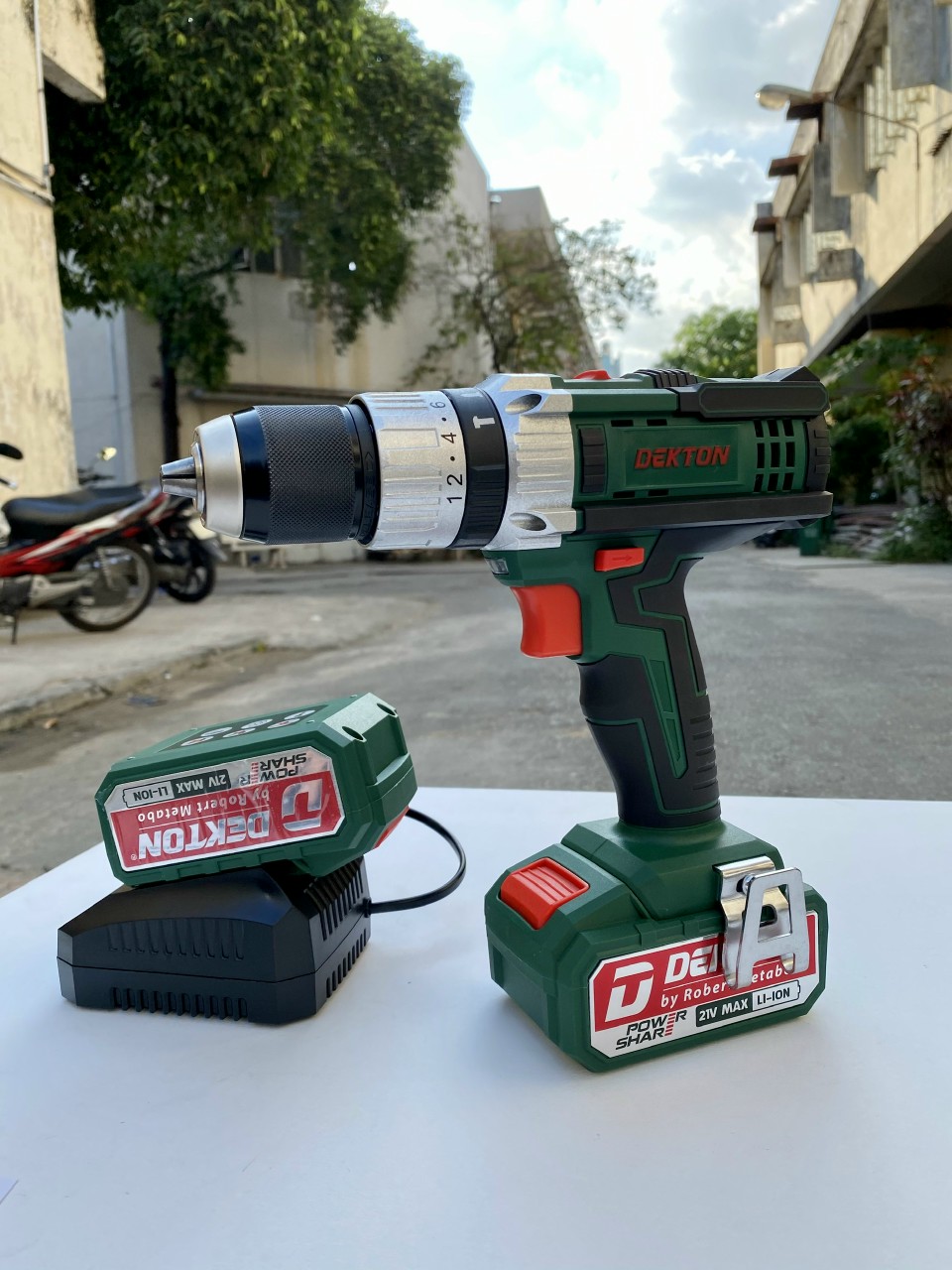 Dk-2130 máy khoan pin dekton 13mm 21v