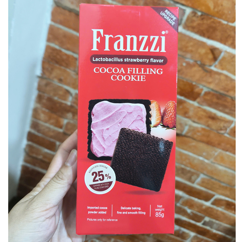 Bánh Quy Cacao Franzzi Vuông Kẹp Kem Vị Dâu, Socola Hộp 85g B217 - TKNK BeeGin