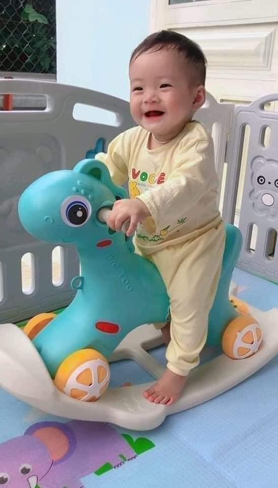 Ngựa bập bênh cho bé