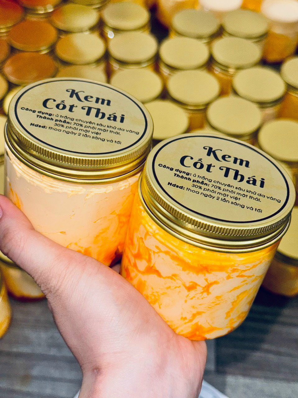 (Tặng muỗng+Kích) Kem dưỡng trắng Body Cốt thái rỉ dầu vàng Xịn hộp 260g