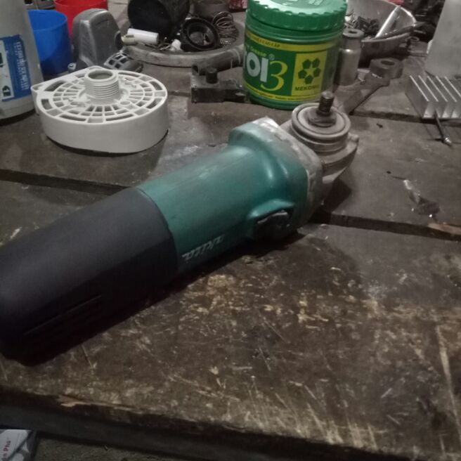 Máy mài chính hãng mkita 9556