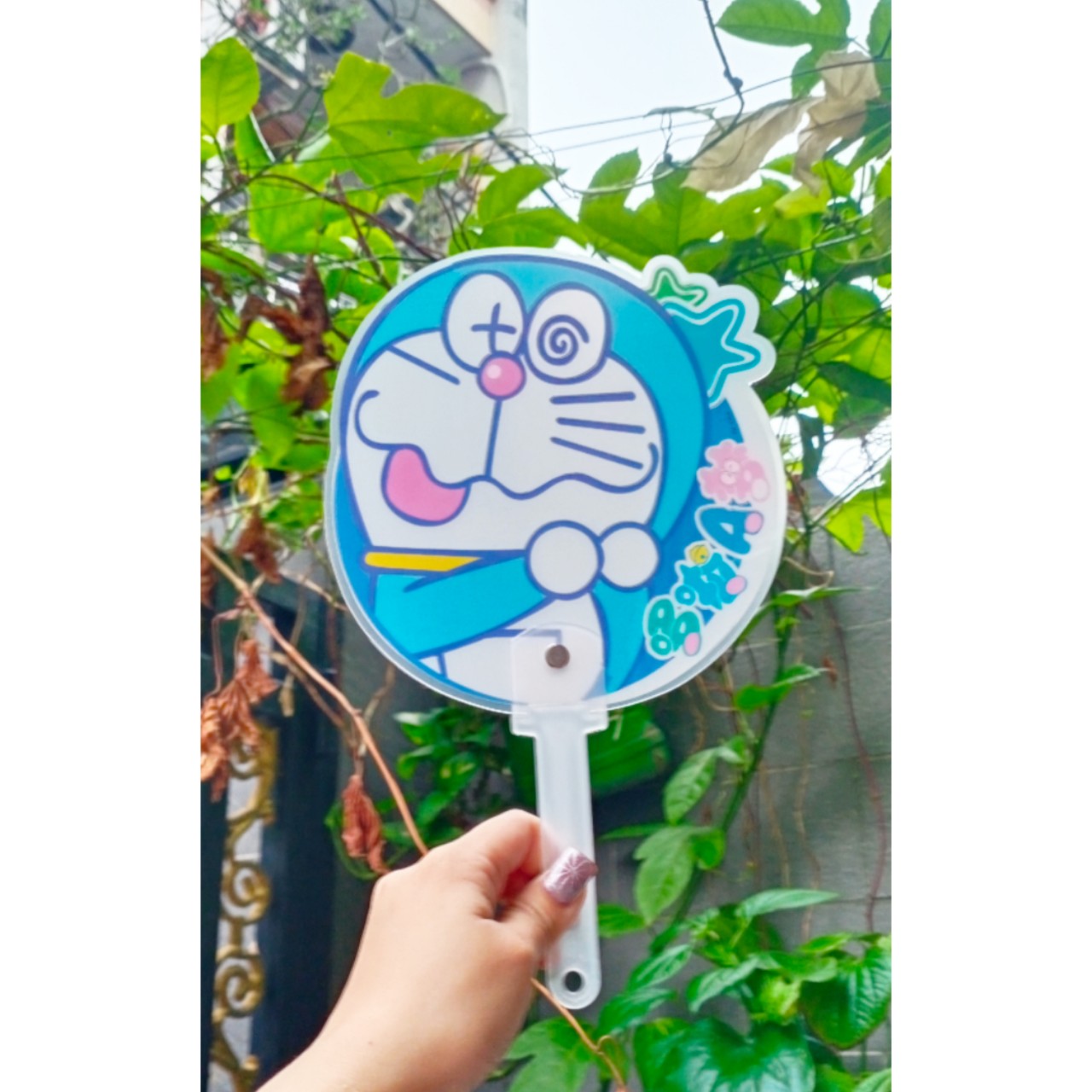 Quạt tròn cầm tay doremon