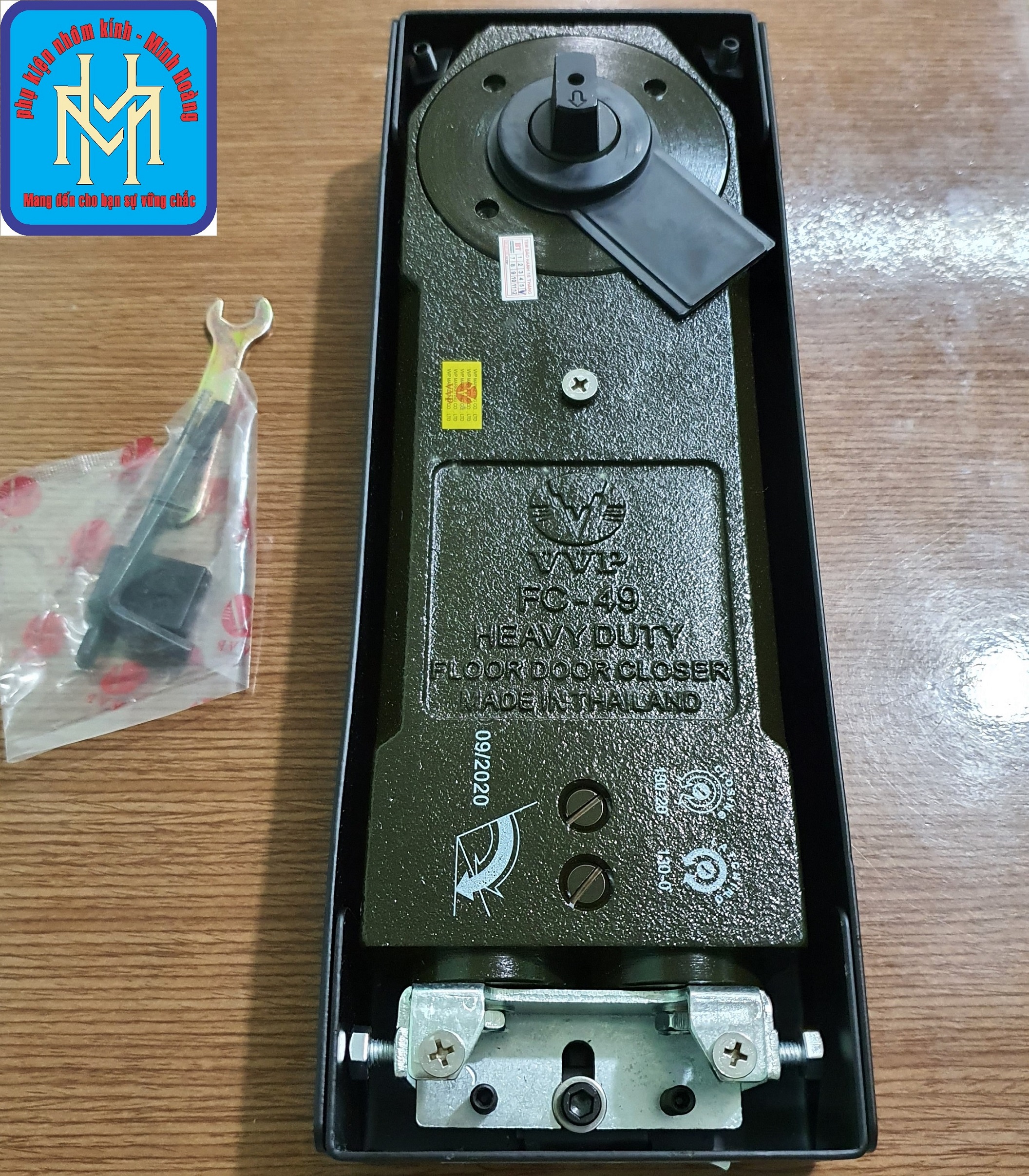 Bản lề sàn vvp fc49-30 180kg bảo hành 18 tháng