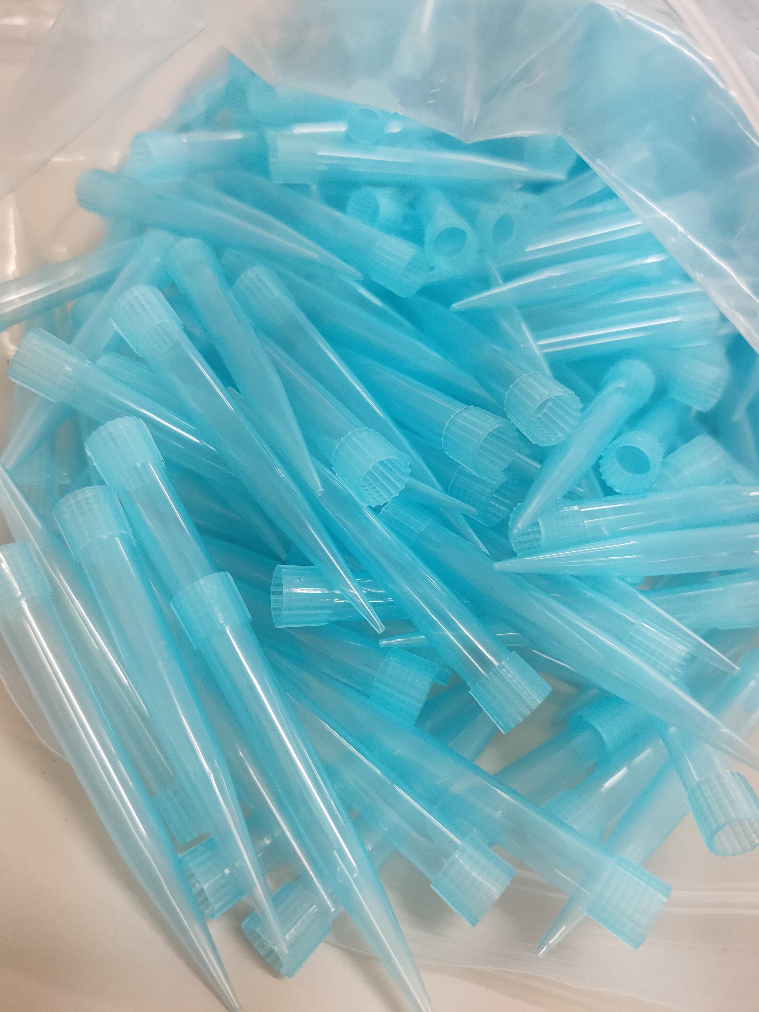 Đầu côn xanh có khía (pipette tip) 1000ul (túi 500 chiếc) dùng cho Eppendorf pipette - TBYT Medstore