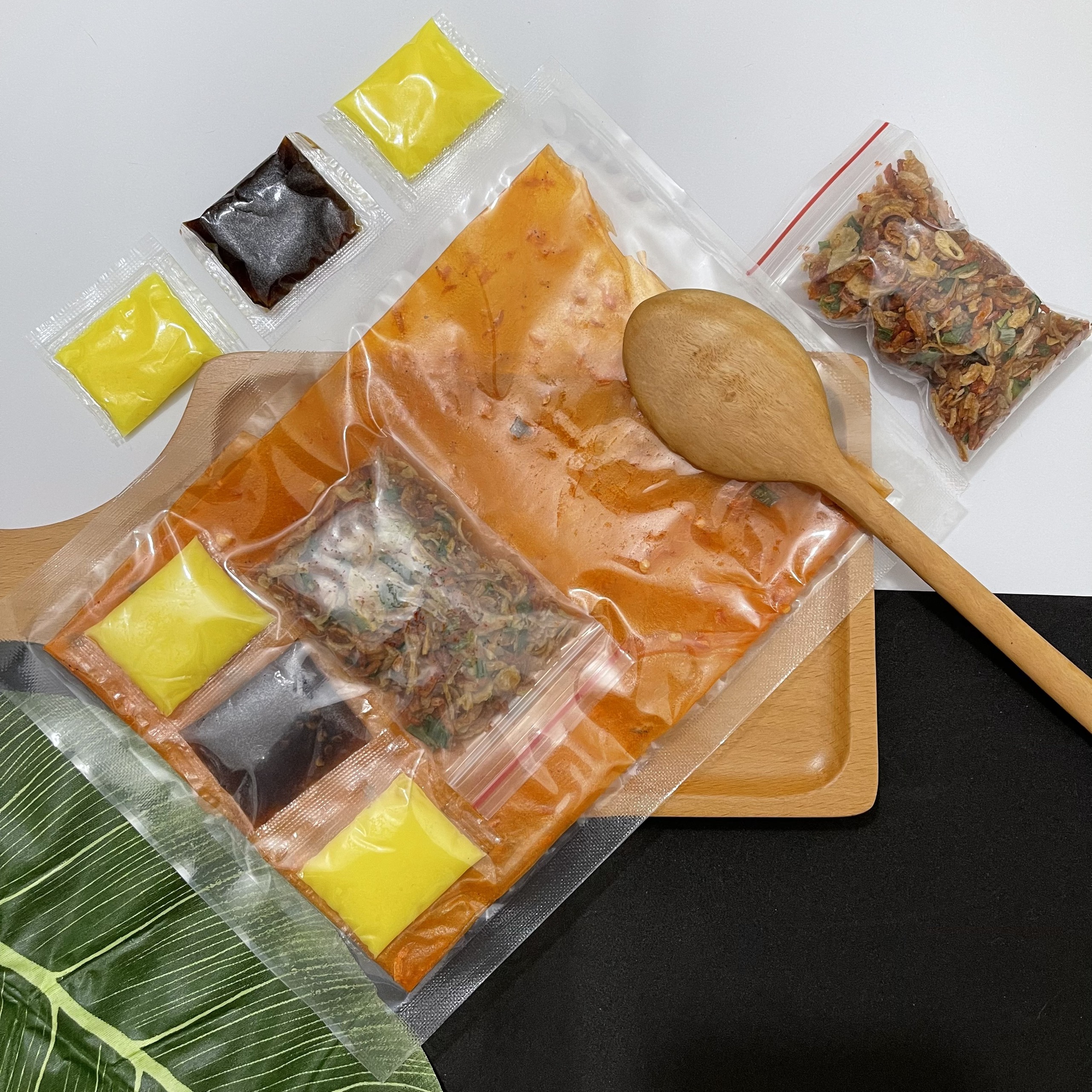 Bánh tráng dẻo tôm bơ me