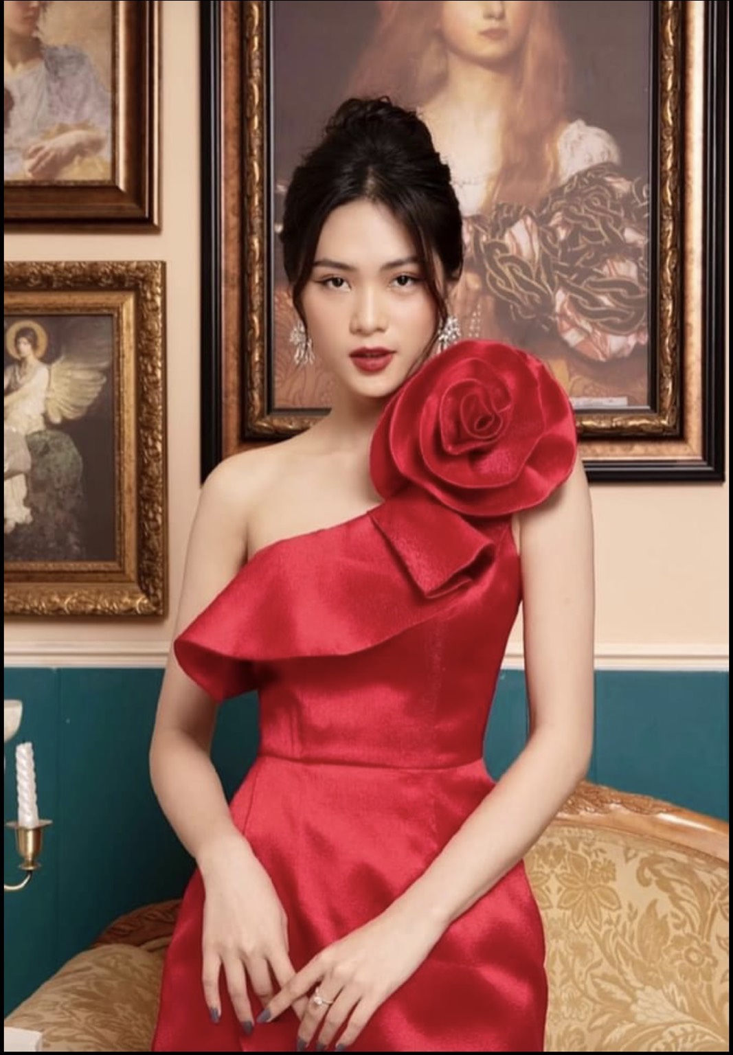 Đầm lệch vai hoa hồng màu Đỏ_ Hồng_ Đồng_ Kem