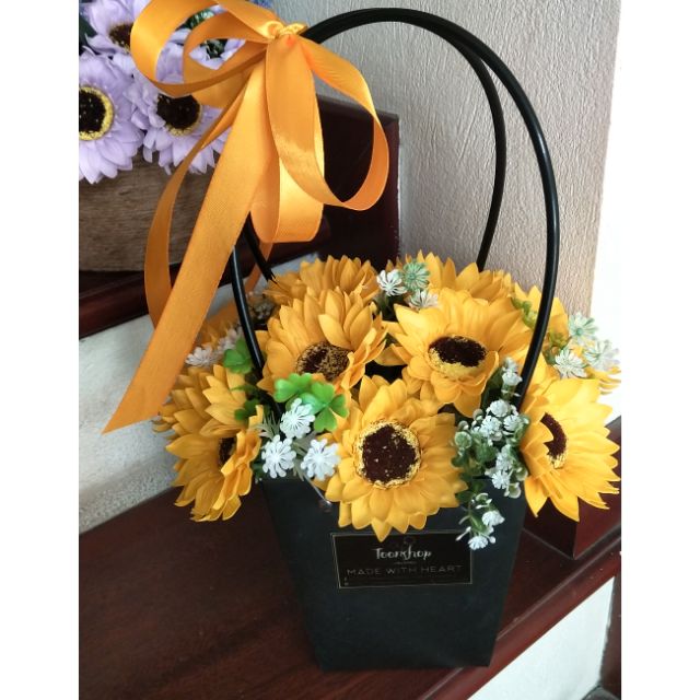 Giỏ hoa sáp hướng dương loại 1