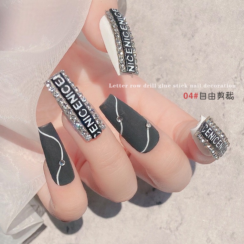 Charm dây chữ viền đá gắn móng tay