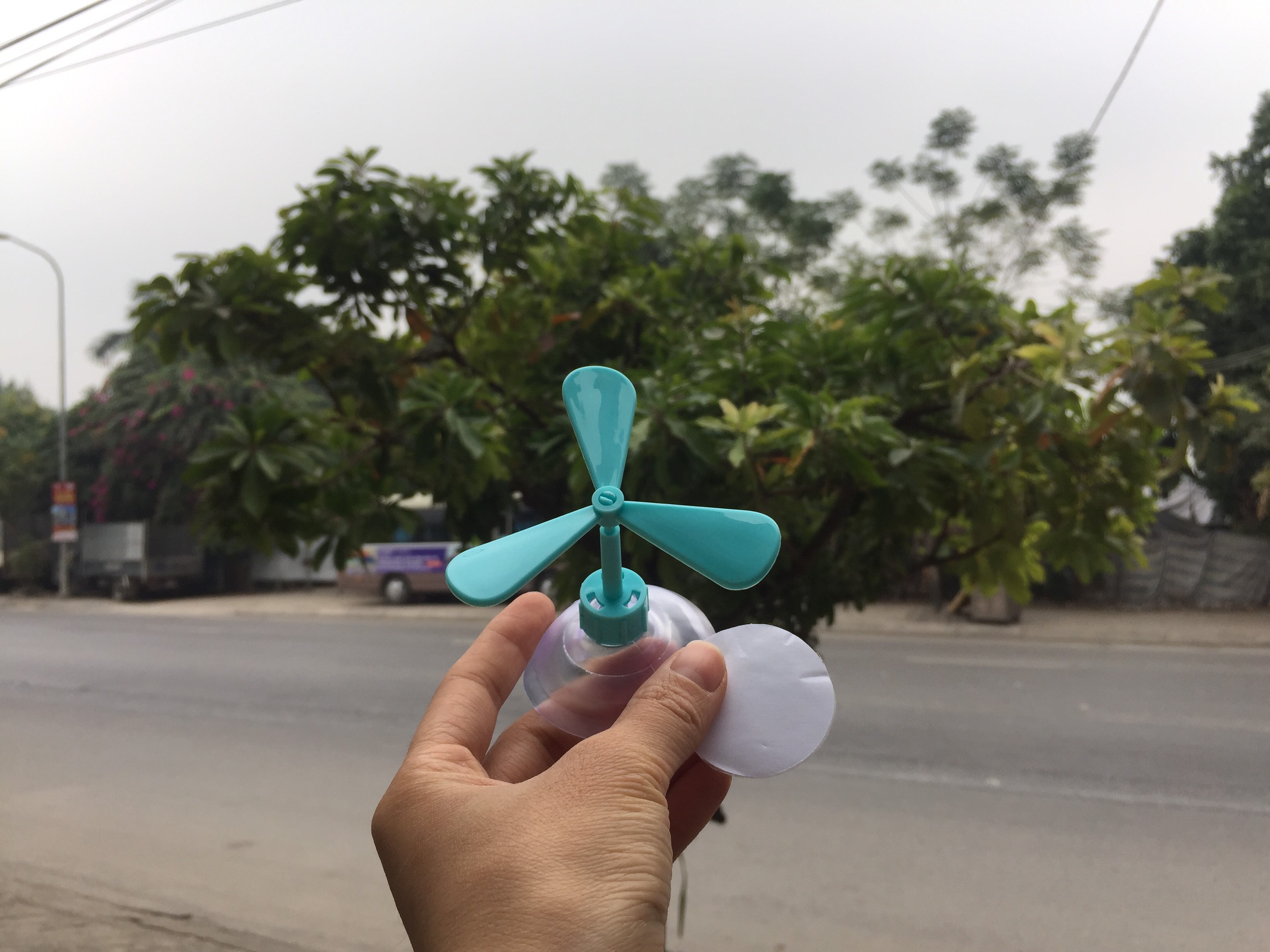 CHONG CHÓNG GẮN NÓN BẢO HIỂM - Chong Chóng Doraemon gắn xe, mũ bảo hiểm