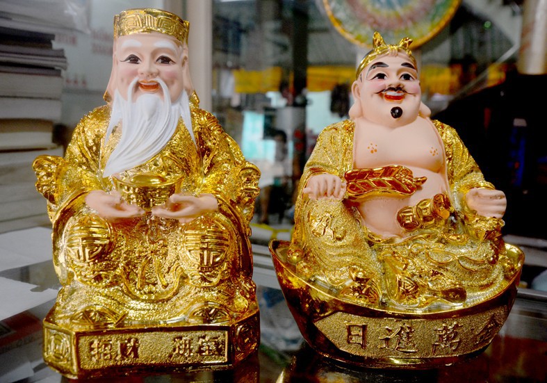 Ông Địa Thần Tài kim tuyến cao 18 cm có 3 màu như hình