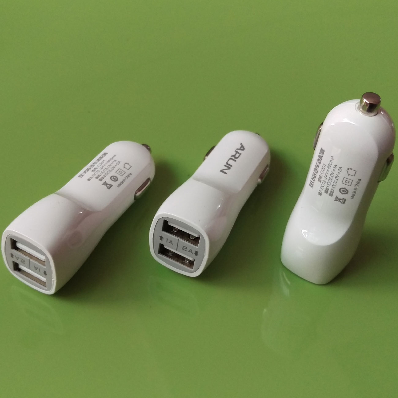 Cốc sạc xe hơi 2 cổng Arun loai tot