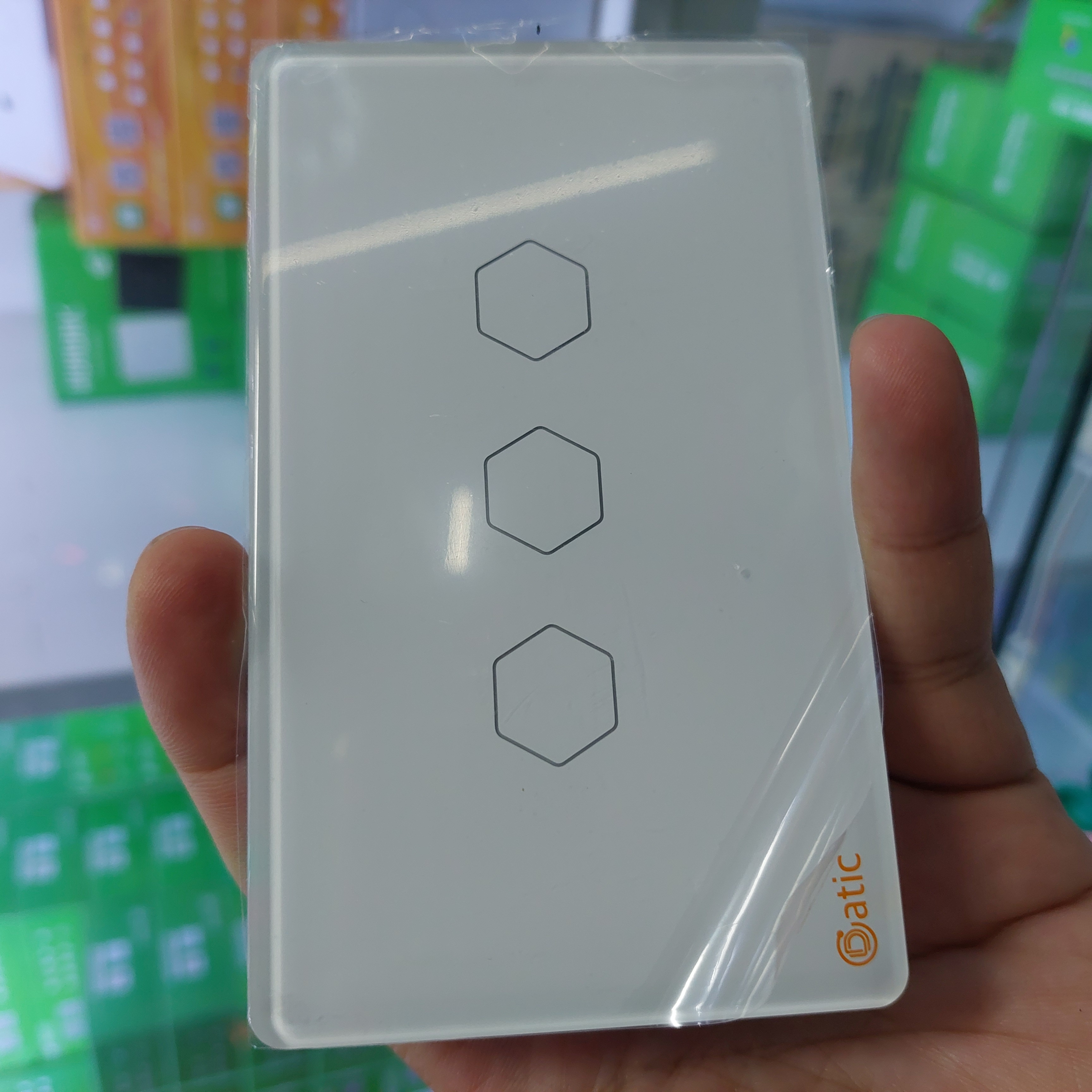 Công tắc thông minh datic wifi 3 nút - chính hãng, bh 12 tháng 1 đổi 1