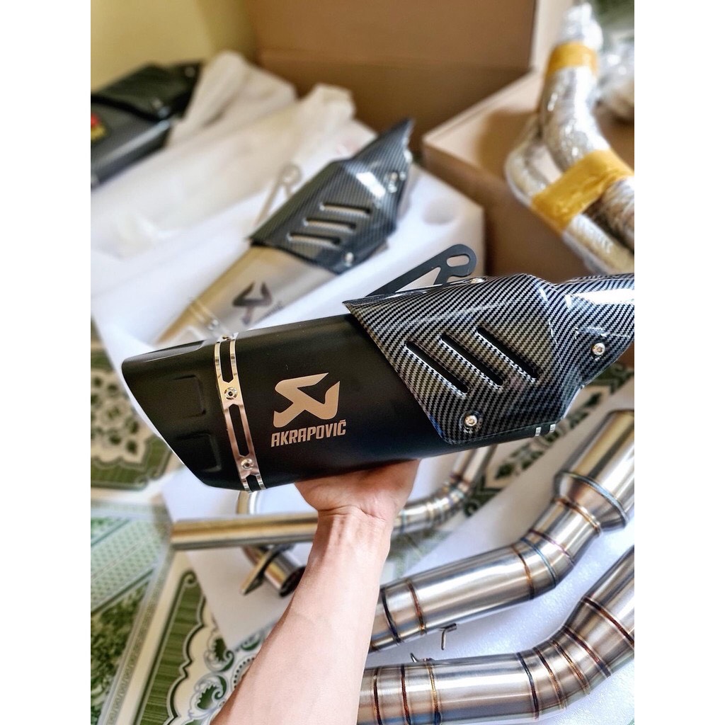 Pô Akarapovic r1 - hàng nhập khẩu hàng xịn . Tem khắc full pk ( lon không kèm cổ )