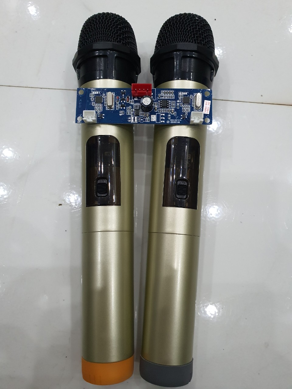 Bộ micro không dây UHF có chỉnh tần số mẫu mới 2021 cho mọi bo mạch loa kéo HP Electrical