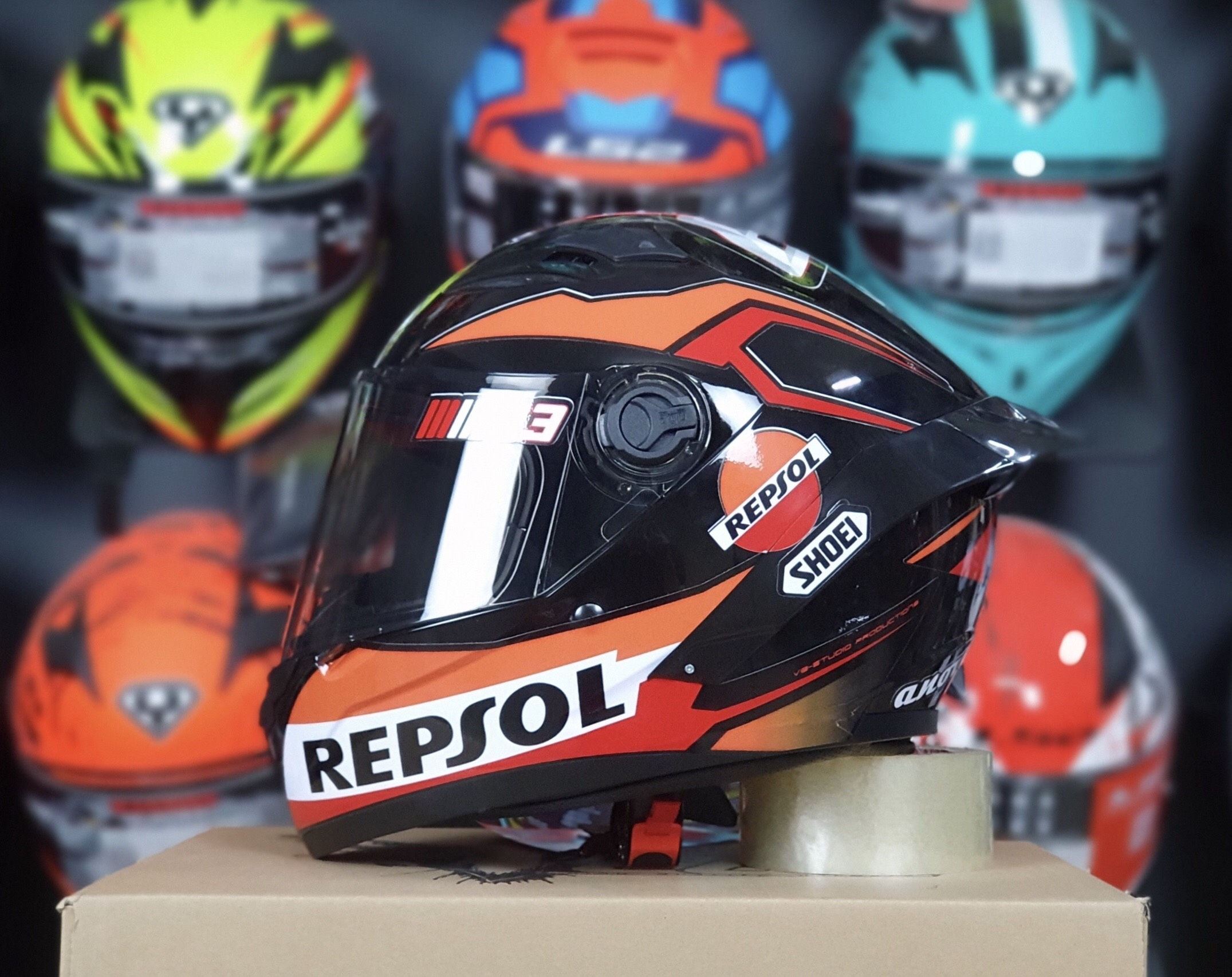 MŨ FULLFACE ĐEN BÓNG LÊN TEM REPSOL CỰC NGẦU, TẶNG ĐUÔI GIÓ PISTA VÀ TÚI ĐƯNG, BH 12 THÁNG