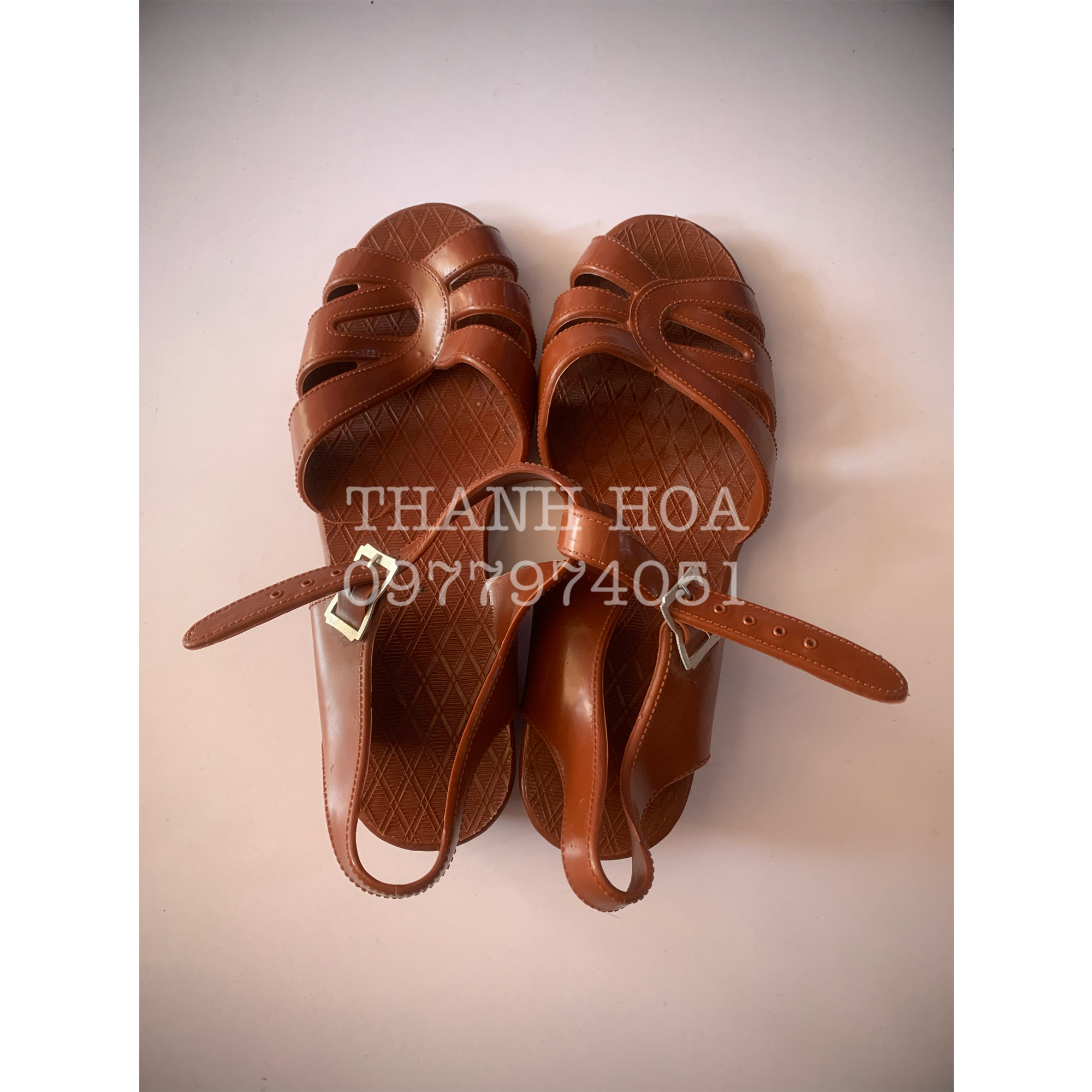 Dép rọ nữ nhựa đỏ đi mưa 32