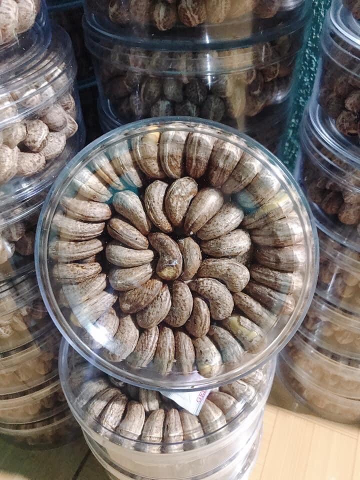 Hạt điều xếp hoa rang muối loại nguyên hạt - hộp 500 gram