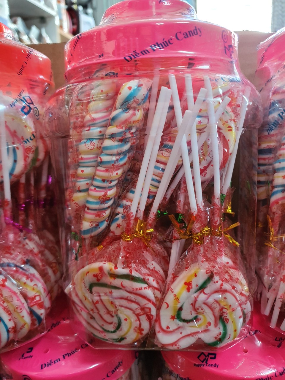 kẹo  cầu vòng mix xoắn tròn tim HỦ 50 QUE .hsd:2025