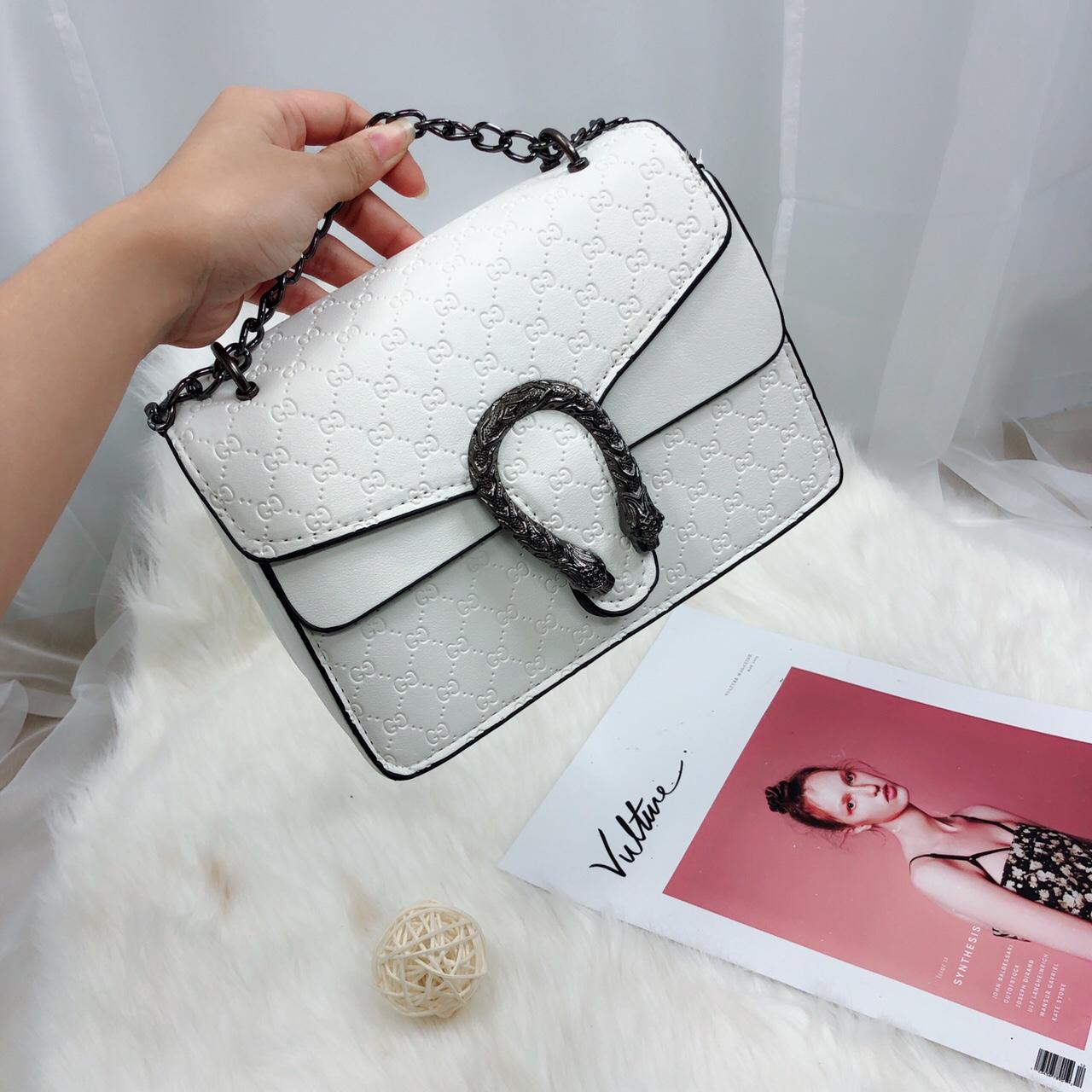 Túi đeo chéo đầu rồng