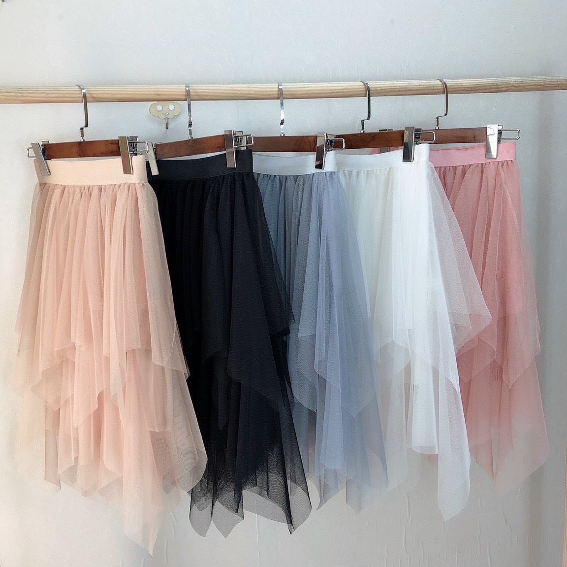 [HCM]Chân váy lưới nhọn chất vải mềm đẹp có kèm nót trong từ 38-57 ký vừa.Kết hợp mặt được với nhất nhiều loại áo nhé.Áo thun- áo kiểu- croptop.