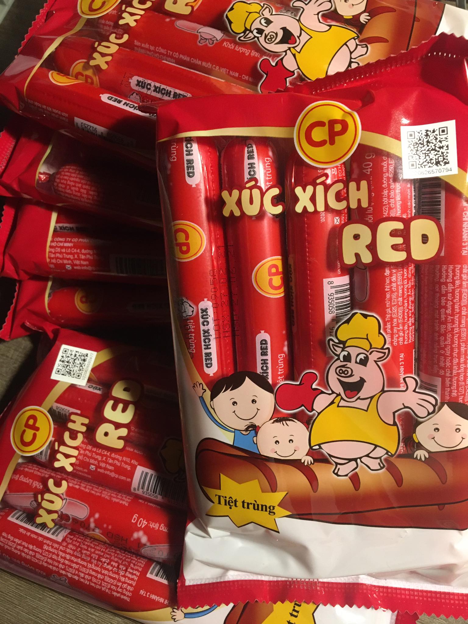 [ ĂN LÀ GHIỀN ] COMBO 10 GÓI x 05 cây (200gr) Xúc xích heo RED ăn liền, tuyệt trùng và an toàn thực phẩm CP, HSD 5 tháng kể từ ngày sản xuất.- Đồ ăn vặt ngon.