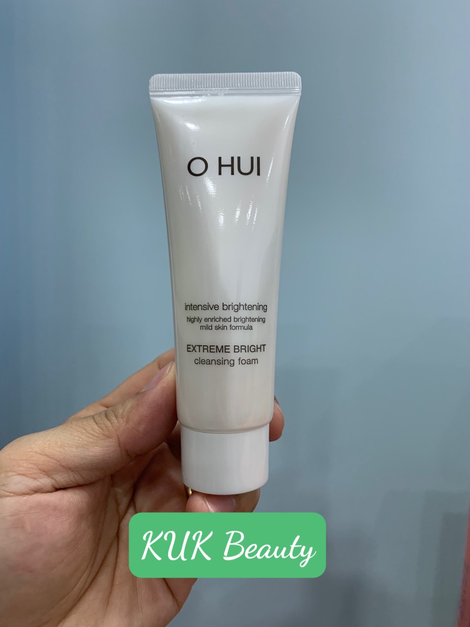 Sữa rửa mặt Ohui trắng chứa hạt snow vitamin 40ml