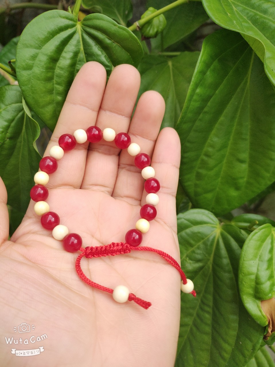 Vòng đá phong thủy mix hạt dâu theo mệnh