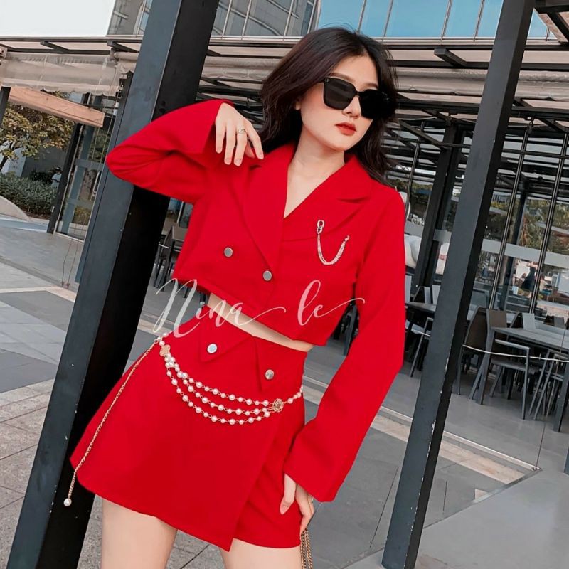 Set crop đỏ cổ vest tay dài + chân váy nút